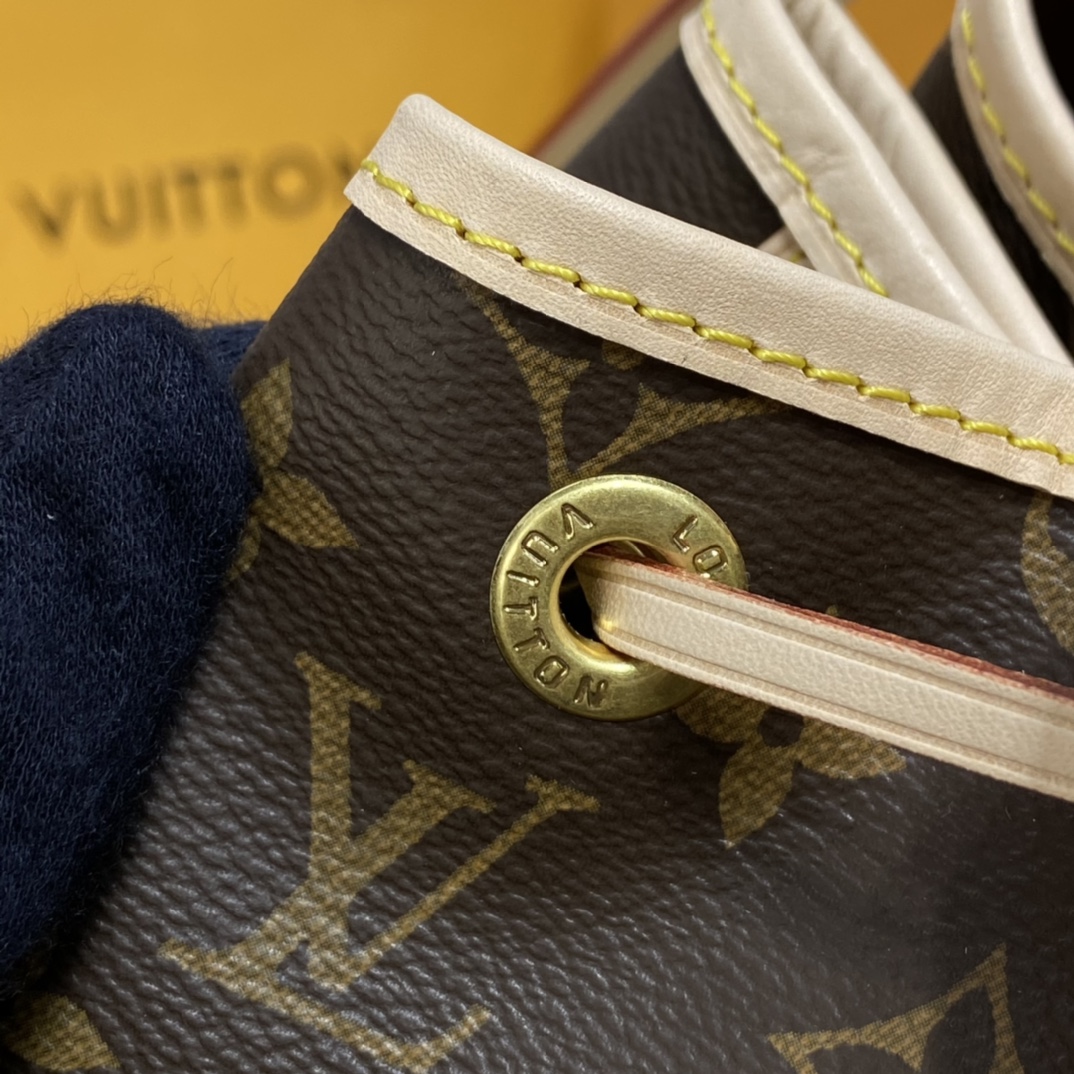 Louis Vuitton NOE Handbag Monogram M42224